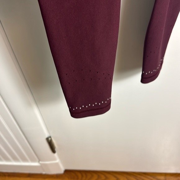Lululemon Zoned In Tight 27" Cassis Burgundy Size 6 - Picture 5 of 16